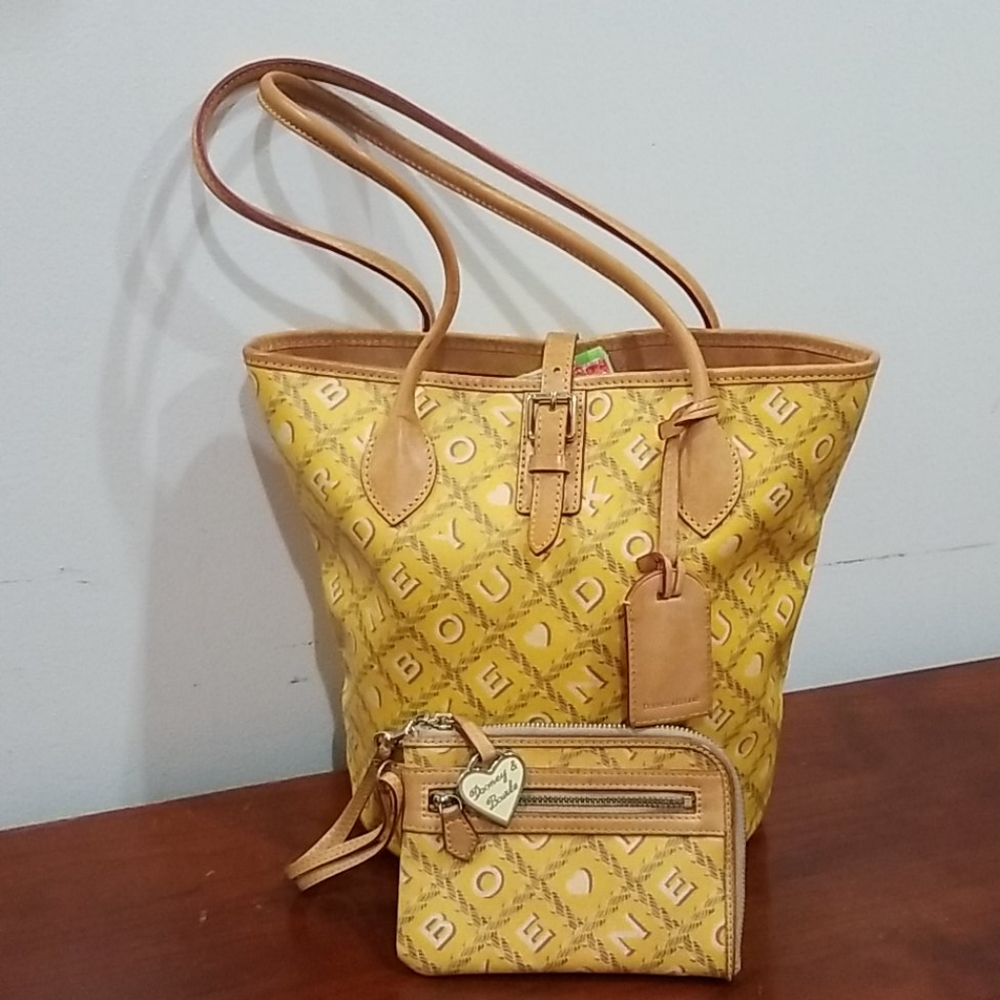 Dooney & Bourke puzzle bucket bag&wristlet wallet